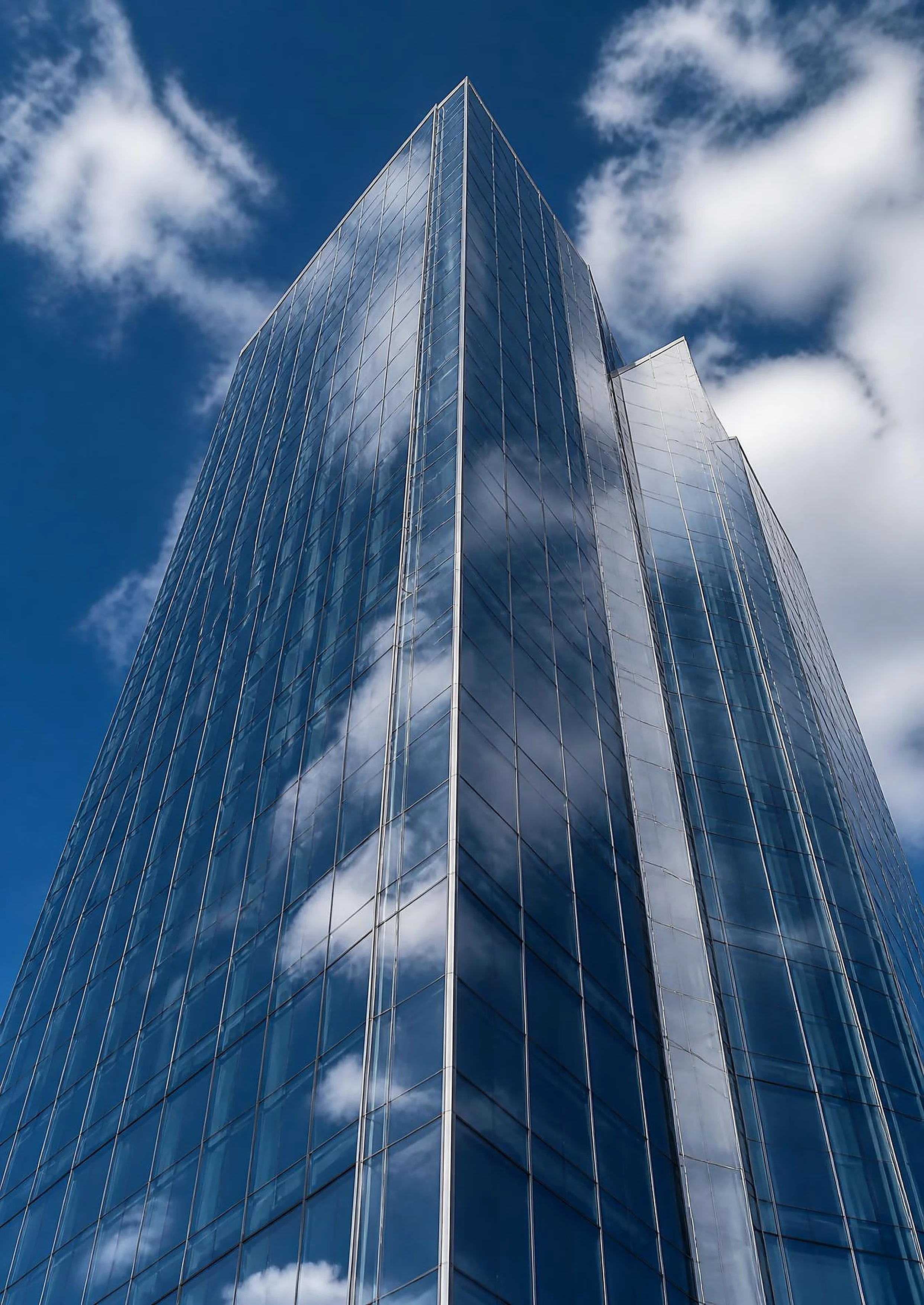 High-performance insulated glazing in service on a unitised curtain wall